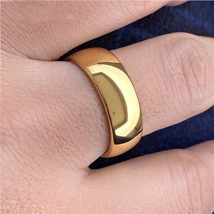 Men’s gold wedding ring