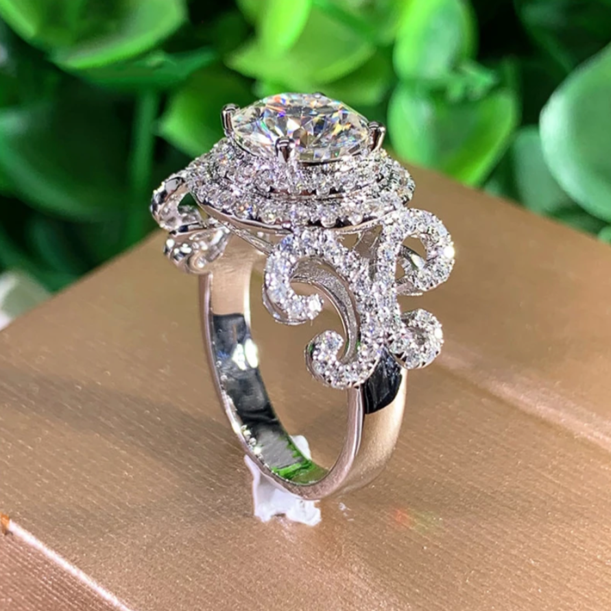 Women’s diamond engagement ring