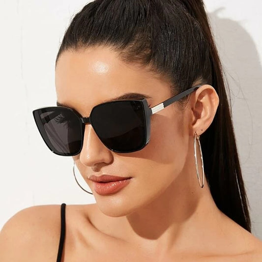 Women’s large framed sunglasses