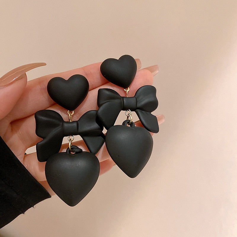 Women’s black heart-shaped earrings