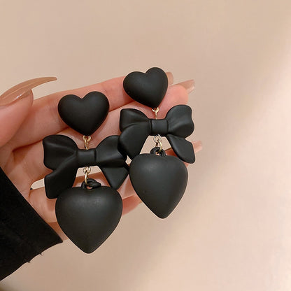 Women’s black heart-shaped earrings