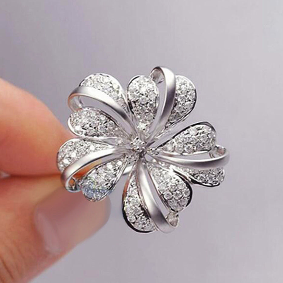 Women’s silver flower ring