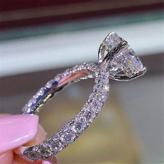 Women’s diamond ring