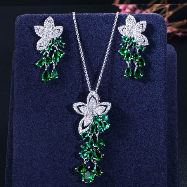 Women’s green diamond necklace and earrings set 